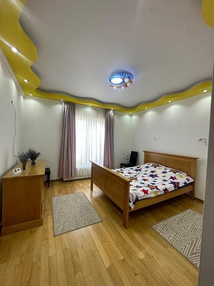 Casă individuală cu 4 camere cu Canalizare în Central