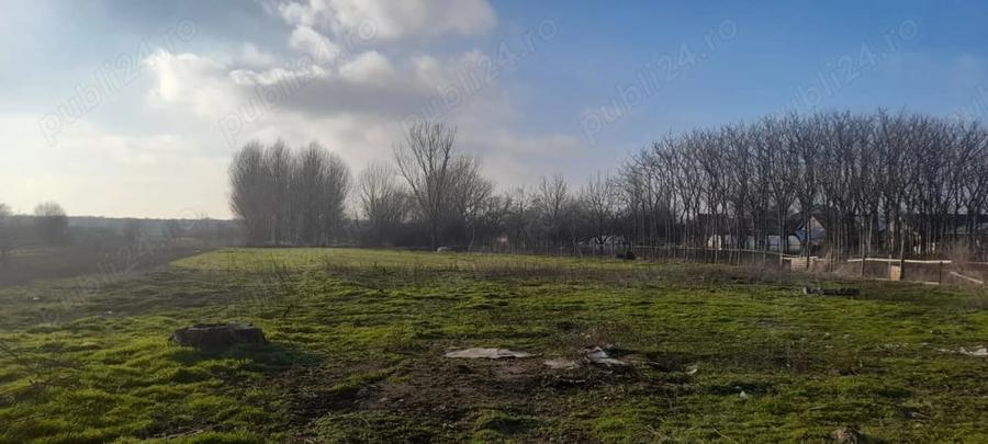 Casă cu 2 camere cu Teren 3680 Mp în Central