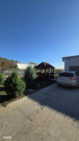 Casă cu 5 camere cu Teren 14000 Mp în Păulești