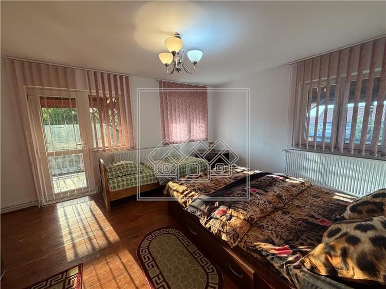 Duplex cu 5 camere cu Canalizare în Cârțișoara