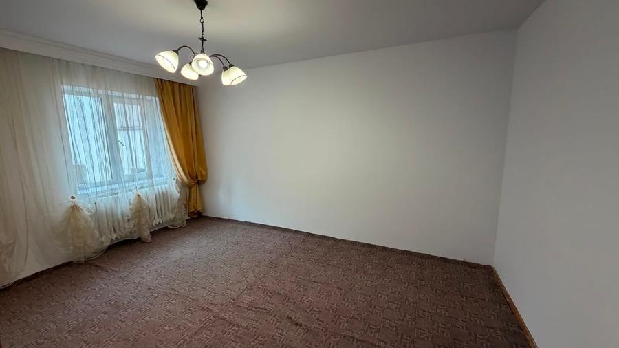 Casă individuală cu 7 camere cu Canalizare în Sărărie