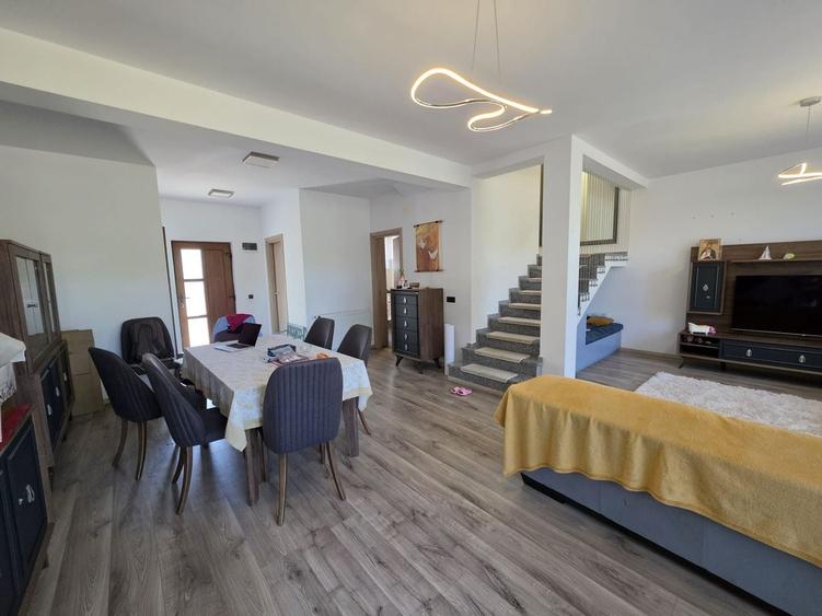 Duplex cu 4 camere cu Canalizare în Borhanci
