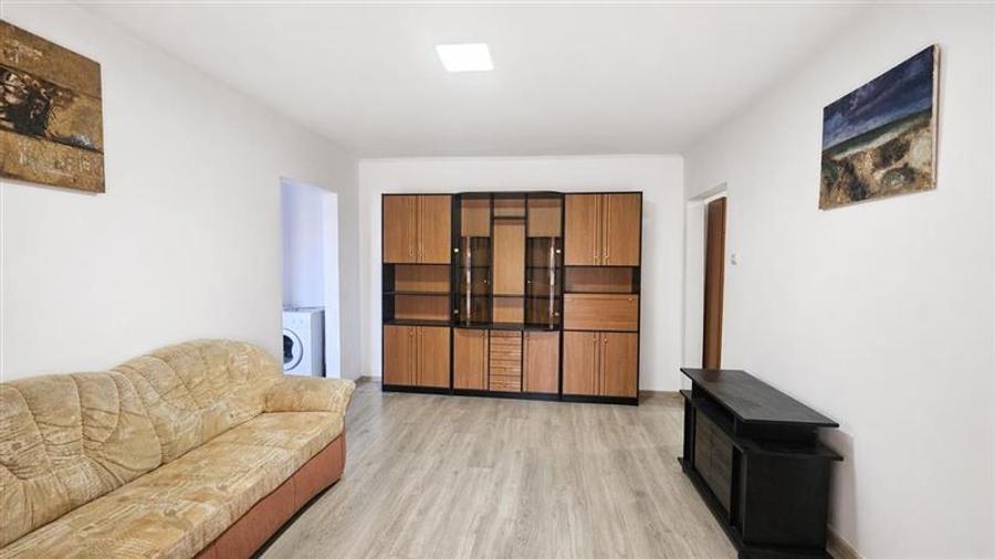 Apartament cu 2 camere semidecomandat, mobilat în Central