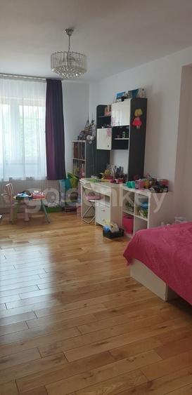 Casă cu 8 camere cu Canalizare în Iancu Nicolae