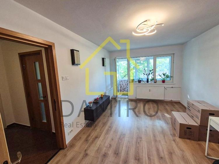 Apartament cu 3 camere decomandat, mobilat în Titan