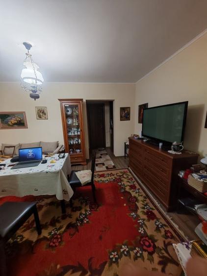 Apartament cu 2 camere semidecomandat în Calea Moroieni