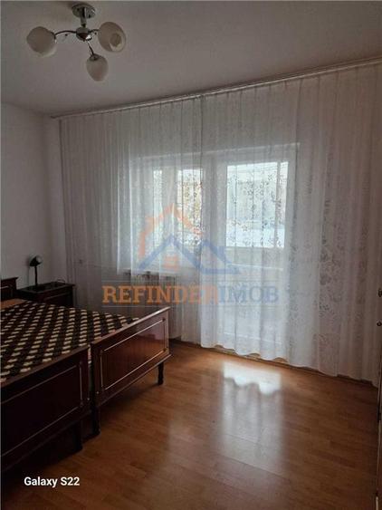 Apartament cu 3 camere decomandat, mobilat în Rahova