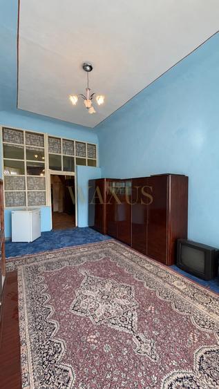 Apartament cu 3 camere semidecomandat, mobilat în Central