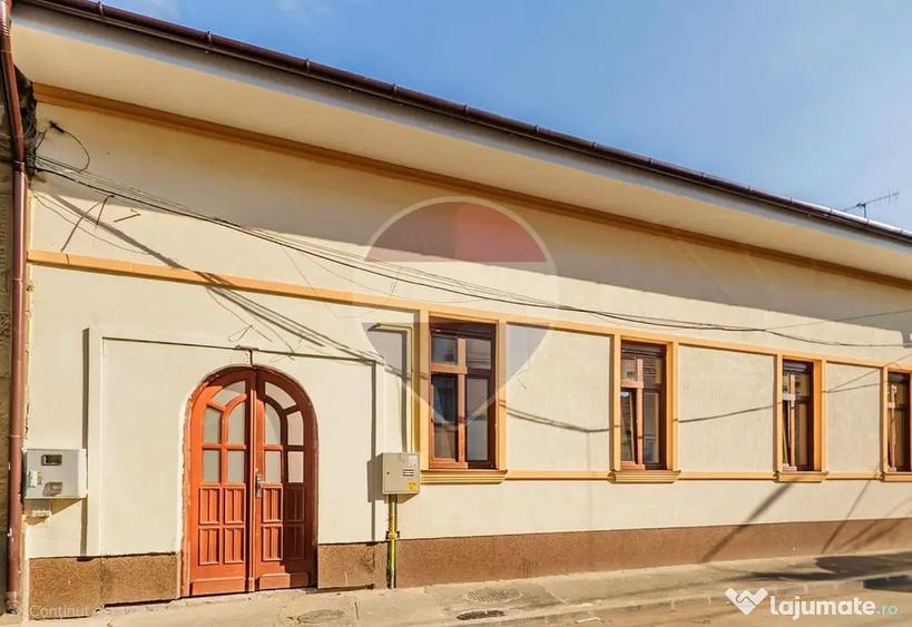 Casă cu 5 camere cu Teren 403 Mp în Central