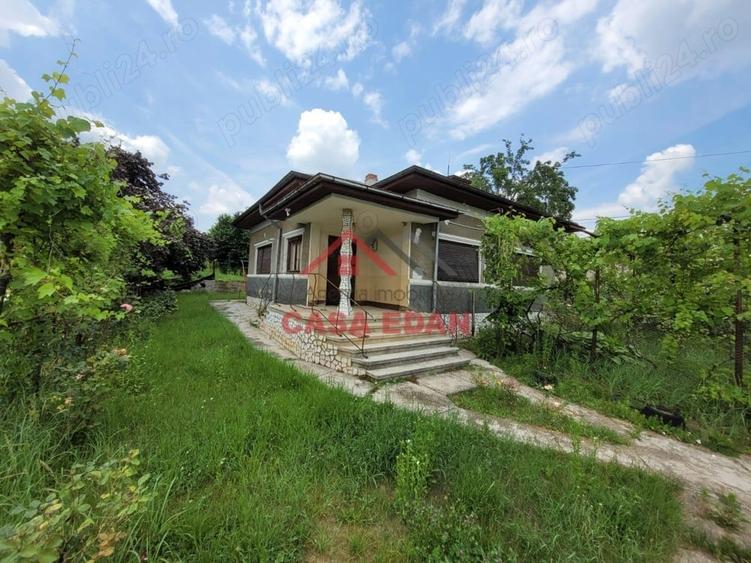 Casă cu 4 camere în Băicoi