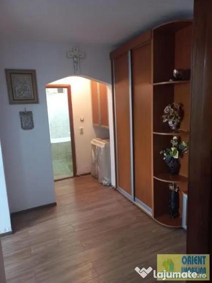 Apartament cu 2 camere decomandat în Casa de Cultură