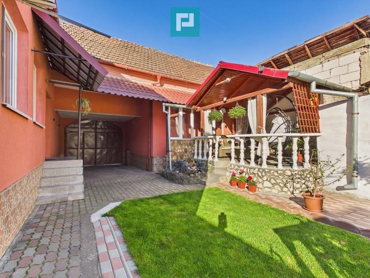 Casă individuală cu 3 camere cu Canalizare în Est