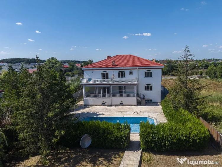 Casă cu 7 camere cu Teren 5000 Mp în Corbeanca