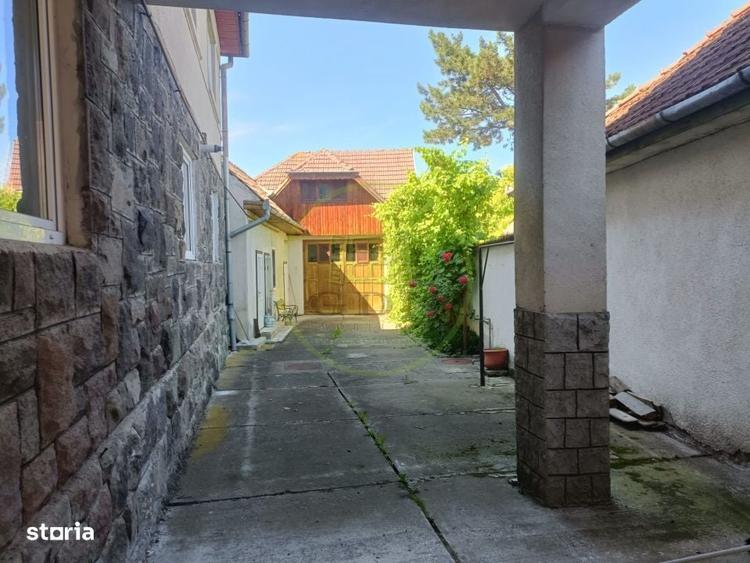Casă cu 4 camere în Central