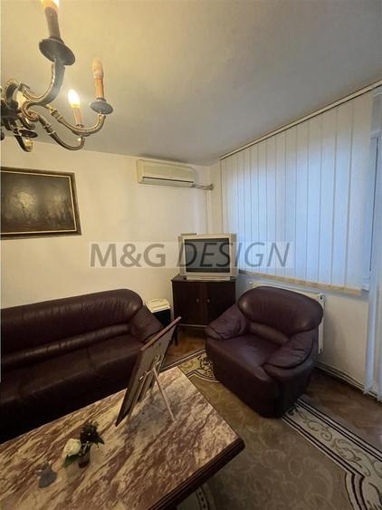 Apartament cu 4 camere semidecomandat în Central