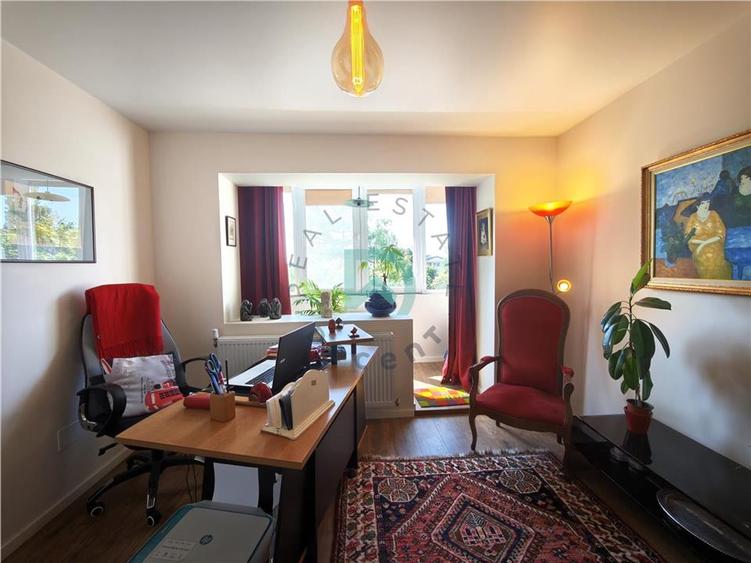Apartament cu 3 camere semidecomandat, mobilat în Centrul Civic