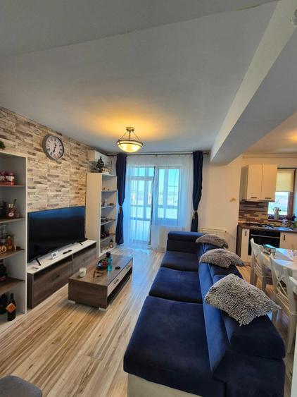 Apartament cu 3 camere semidecomandat în Central