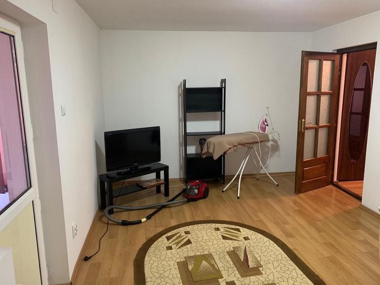 Apartament cu 2 camere decomandat în Fetești-Gară