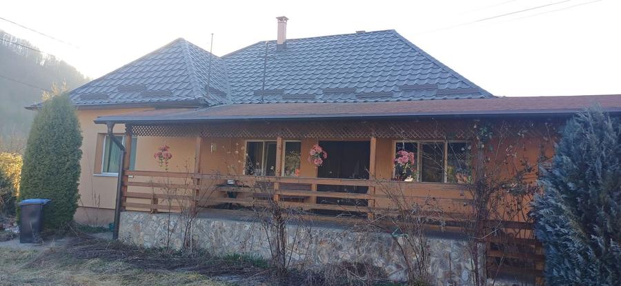 Casă cu 3 camere în Valea Iadului