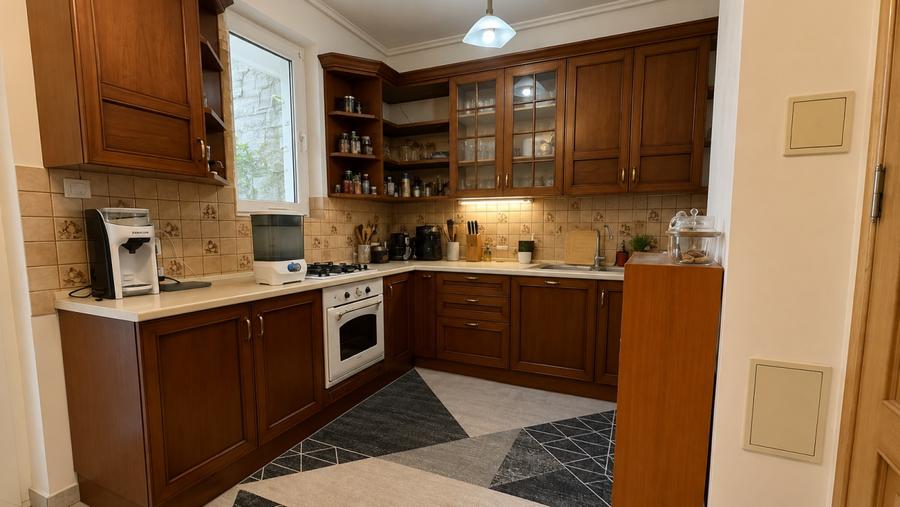Apartament cu 3 camere semidecomandat, mobilat în Ultracentral