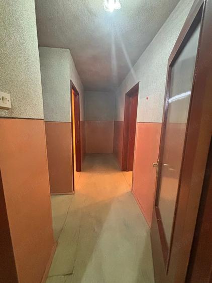 Apartament cu 3 camere semidecomandat în Alexandru Obregia