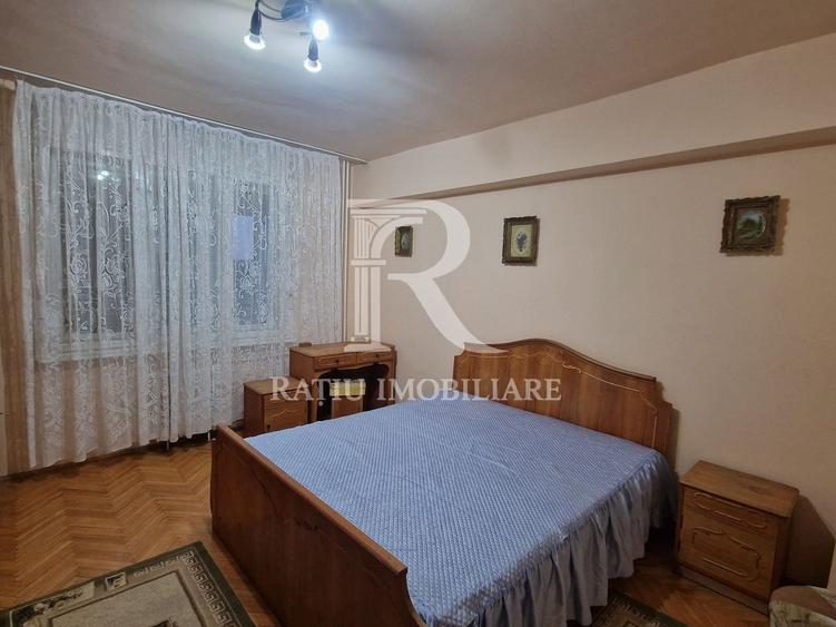 Apartament cu 4 camere decomandat, mobilat în Decebal