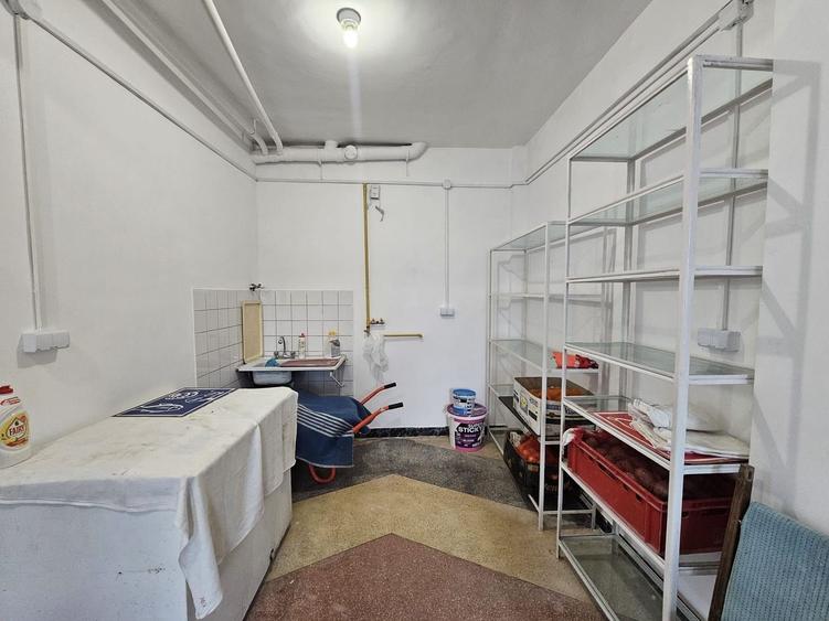 Spațiu comercial, de 280 mp, în Central