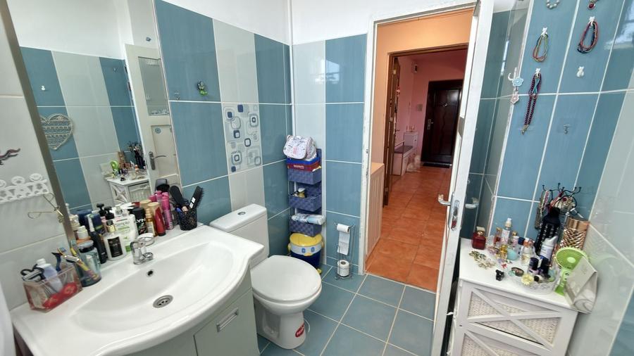 Apartament cu 2 camere decomandat, mobilat în Central