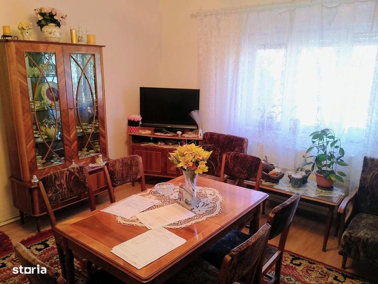 Casă cu 6 camere cu Teren 570 Mp în Ghirodei