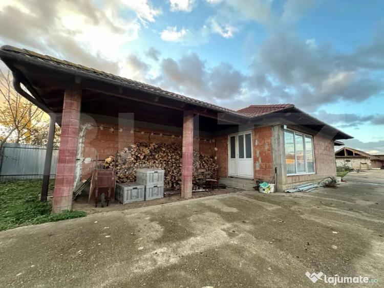 Casă cu 4 camere cu Teren 1500 Mp în Vetiș