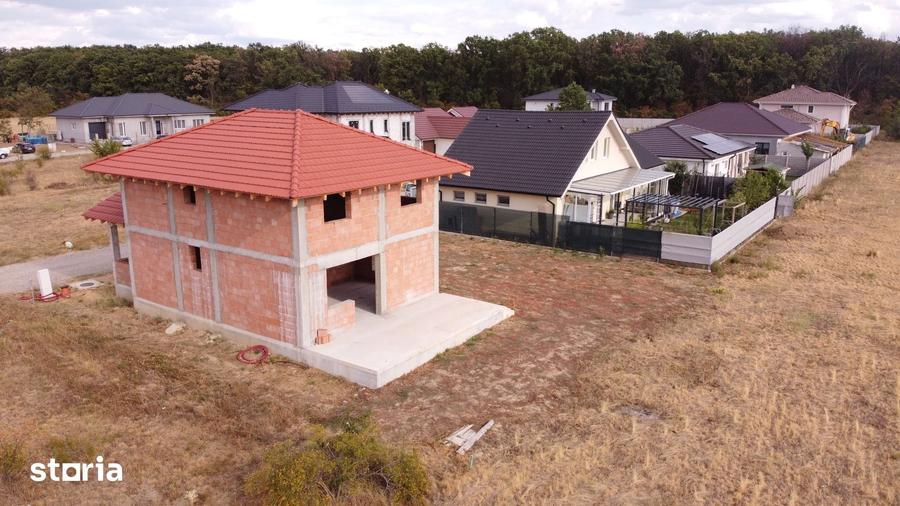 Casă cu 4 camere cu Teren 500 Mp în Central