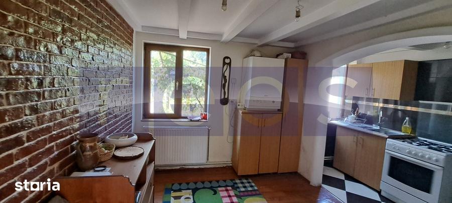 Casă cu 4 camere decomandat cu Teren 2500 Mp în Central