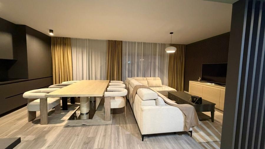 Apartament cu 4 camere decomandat, mobilat în Pipera