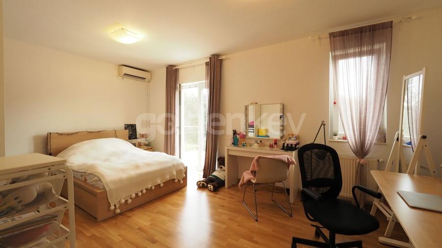 Duplex cu 6 camere cu Canalizare în Iancu Nicolae