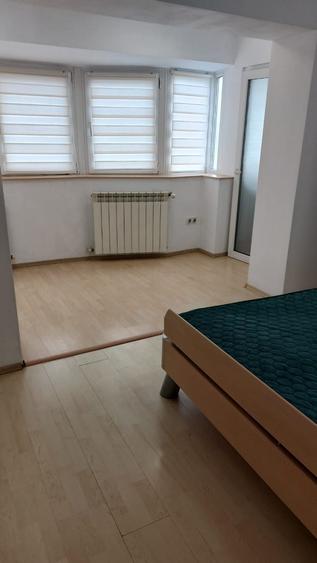 Apartament cu 3 camere decomandat în Lazaret