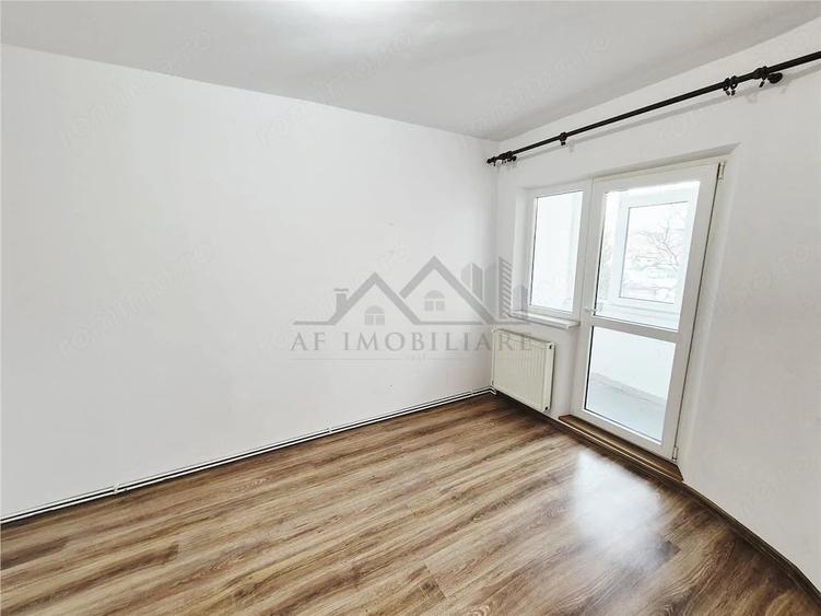 Apartament cu 3 camere decomandat în Filiași