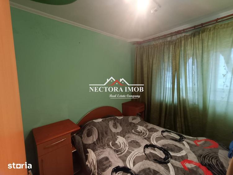 Apartament cu 3 camere semidecomandat în Nufărul