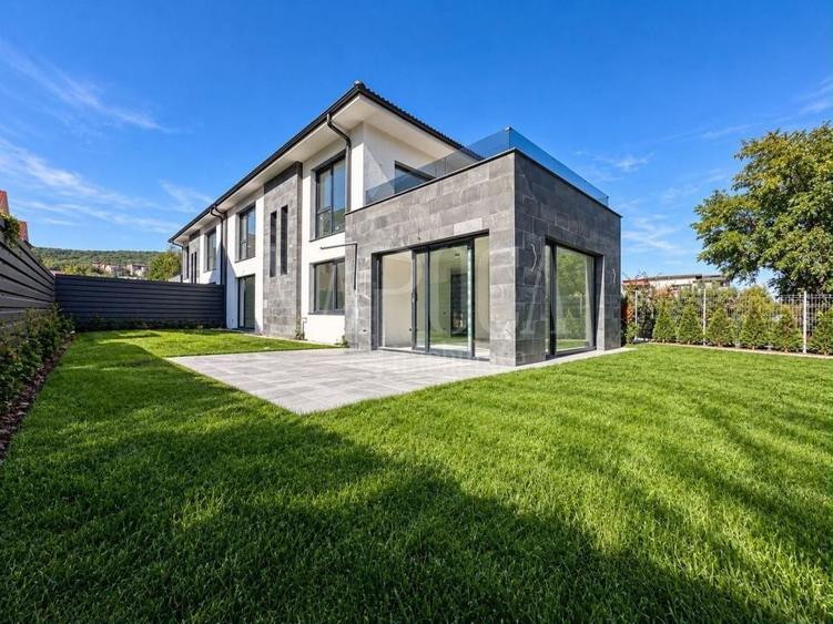 Duplex cu 5 camere cu Canalizare în Mănăștur