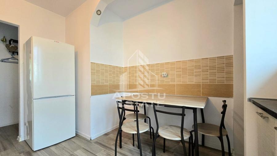 Apartament cu 3 camere semidecomandat, mobilat în Central