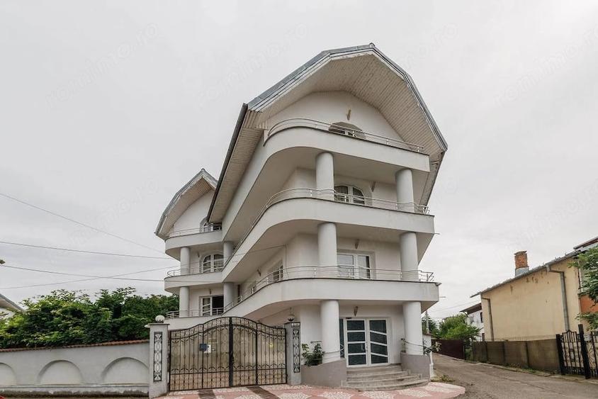 Casă cu 9 camere cu Teren 224 Mp în Găvana