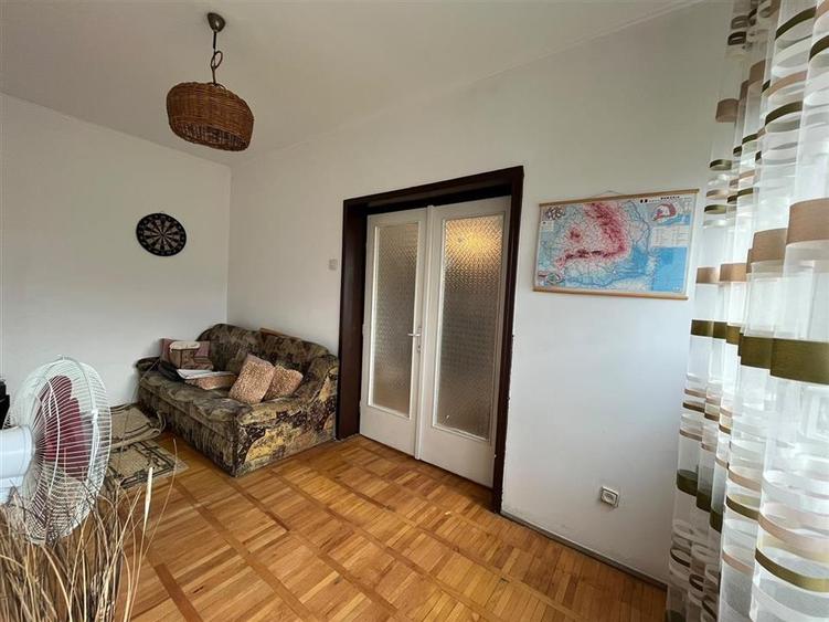 Apartament cu 4 camere semidecomandat în Rogerius