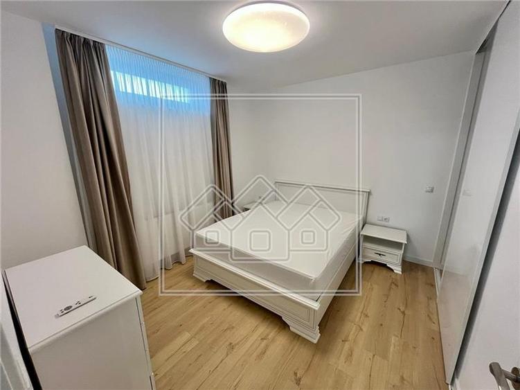 Apartament cu 3 camere nedecomandat în Trei Stejari