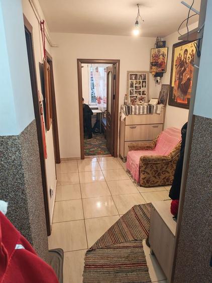 Apartament cu 4 camere semidecomandat, mobilat în Central