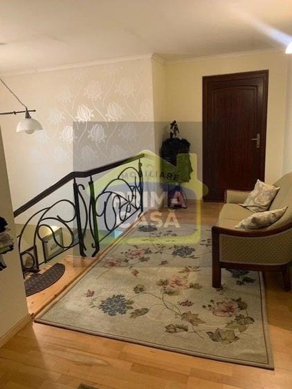 Duplex cu 10 camere cu Canalizare în Săsar