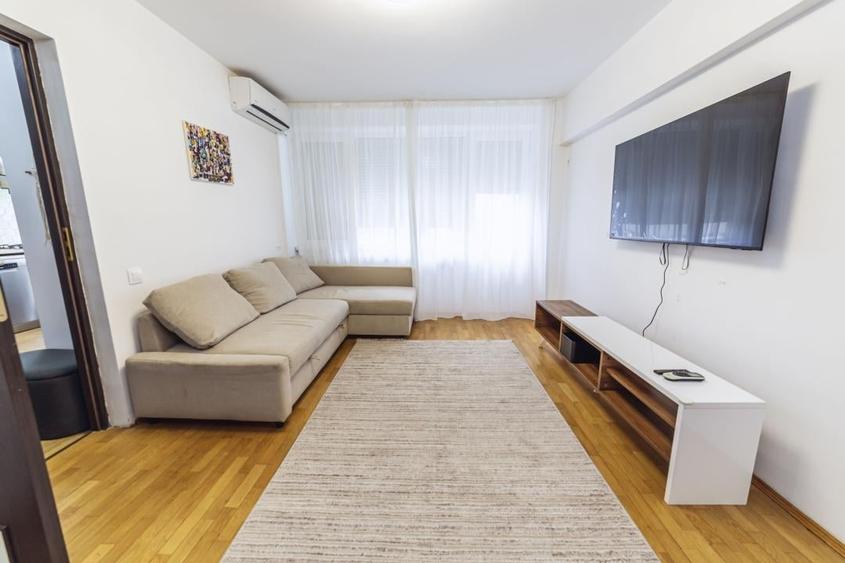 Apartament cu 3 camere semidecomandat, mobilat în Titan