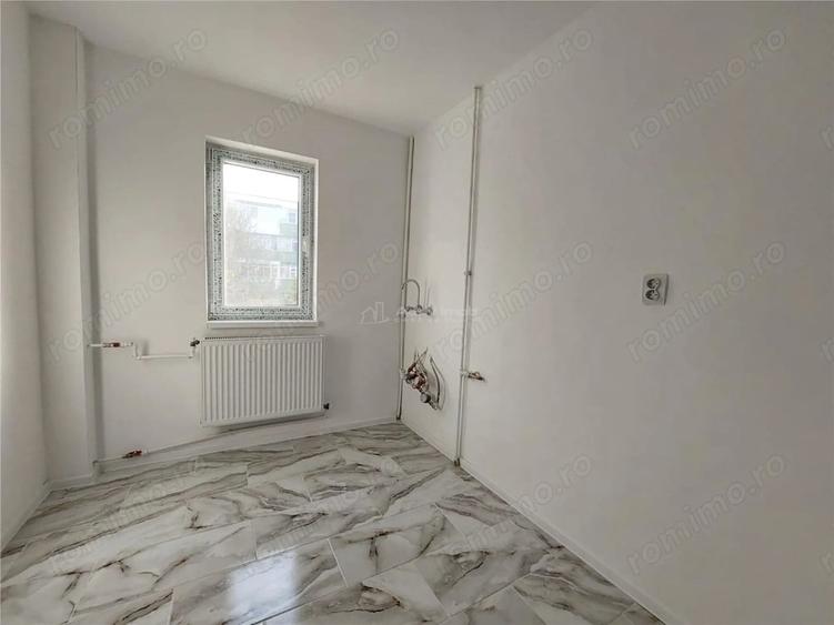 Apartament cu 3 camere semidecomandat în Central