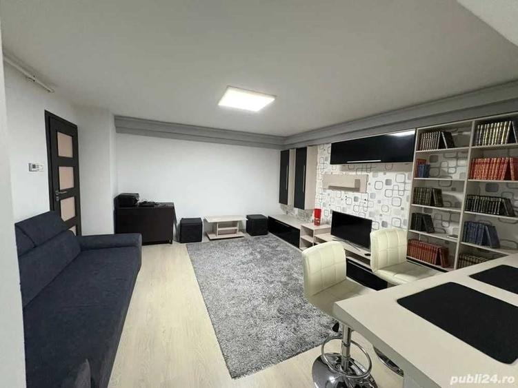 Apartament cu 3 camere decomandat în Lunei