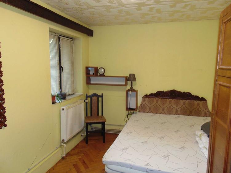 Apartament cu 4 camere decomandat în Central