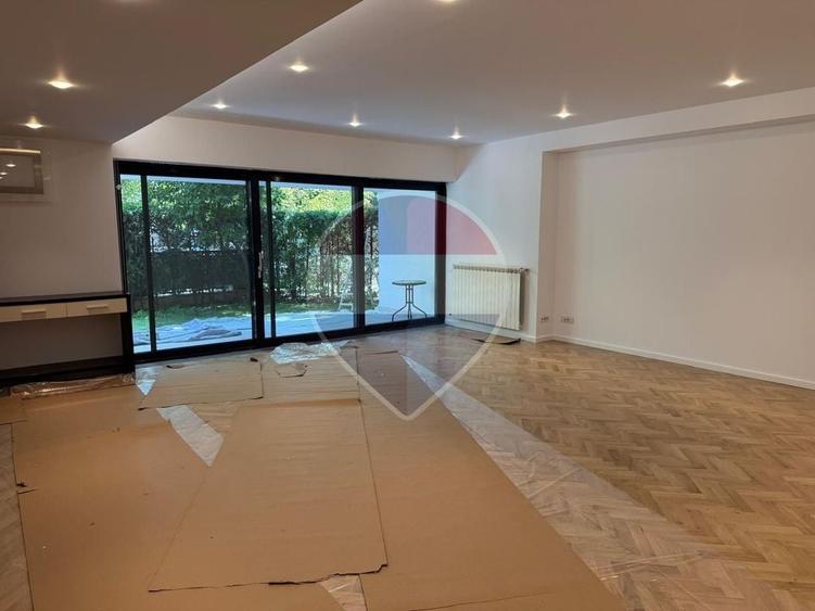 Apartament cu 3 camere semidecomandat în Primăverii