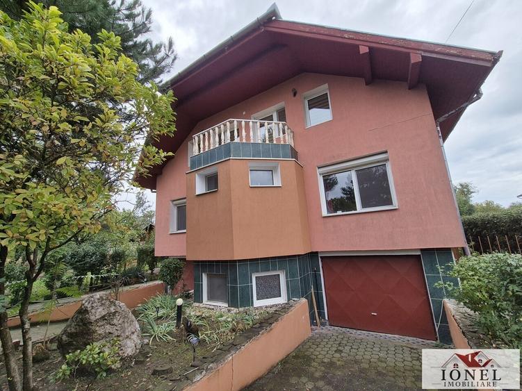 Casă individuală cu 6 camere cu Canalizare în Central